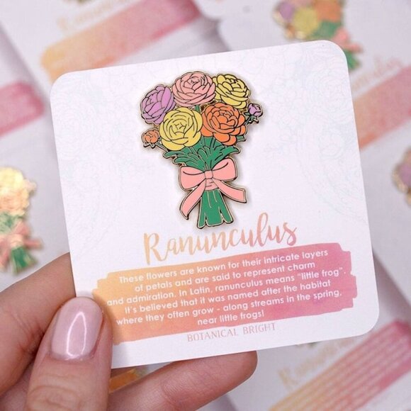 Ranunculus Flower Bunch Enamel Pin - Gold Plated Nature Brooch - Floral Jewelry - Picture 2 of 2